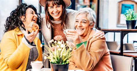 mujeres mayores para amistad|Grupos de amigos mayores de 50 años: ¡Mejor。